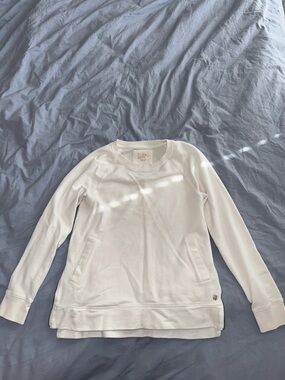 Lilly Pulitzer Luxletic Beach Comber Pullover in Resort White, size S